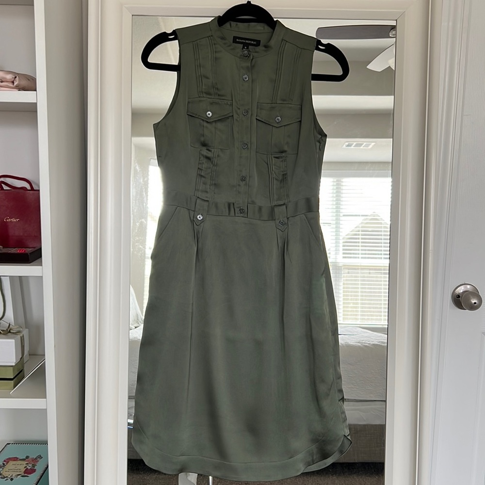 Banana Republic Sleeveless Utility Dress in Olive Green